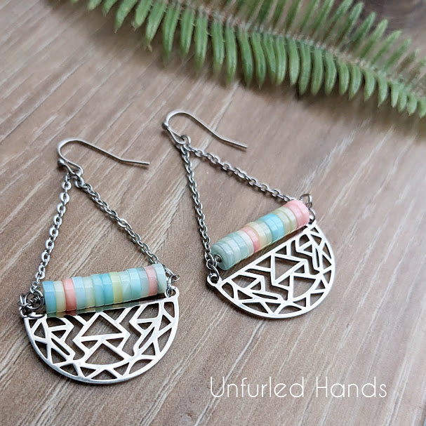 Shell with geometric halfmoons - Dangle Earrings - Stainless Steel and Pastel Shells