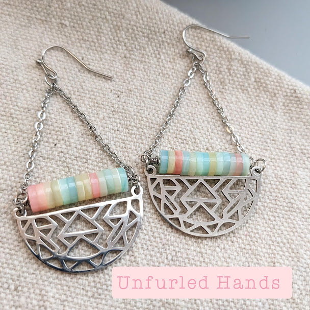 Shell with geometric halfmoons - Dangle Earrings - Stainless Steel and Pastel Shells